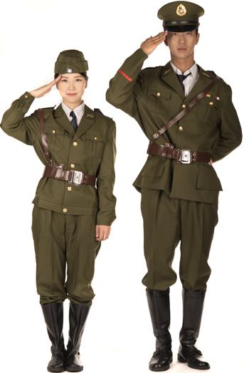 북한군 정복 커플